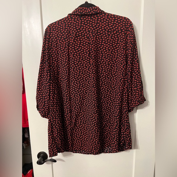 Reitman Lip Blouse - Picture 3 of 4